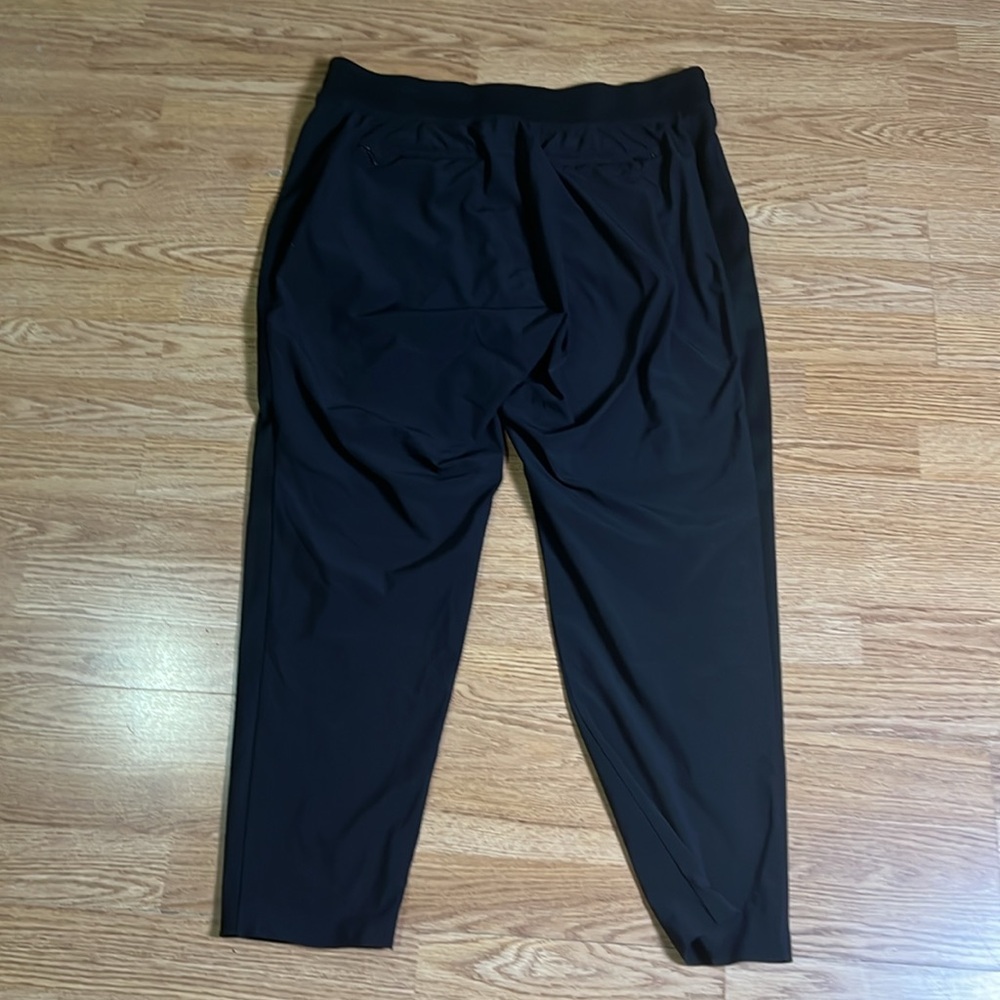 BROOKLYN MID RISE ANKLE PANT
Wrinkle-resistant, stretch fabric in a tailored fit - Picture 9 of 9